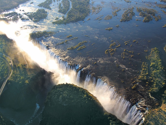 countries neighboring the Victoria falls